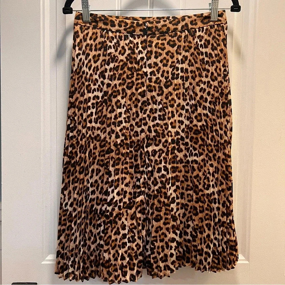 Ann Taylor Factory Petite Leopard Print Skirt. Size 4P. - Picture 3 of 8